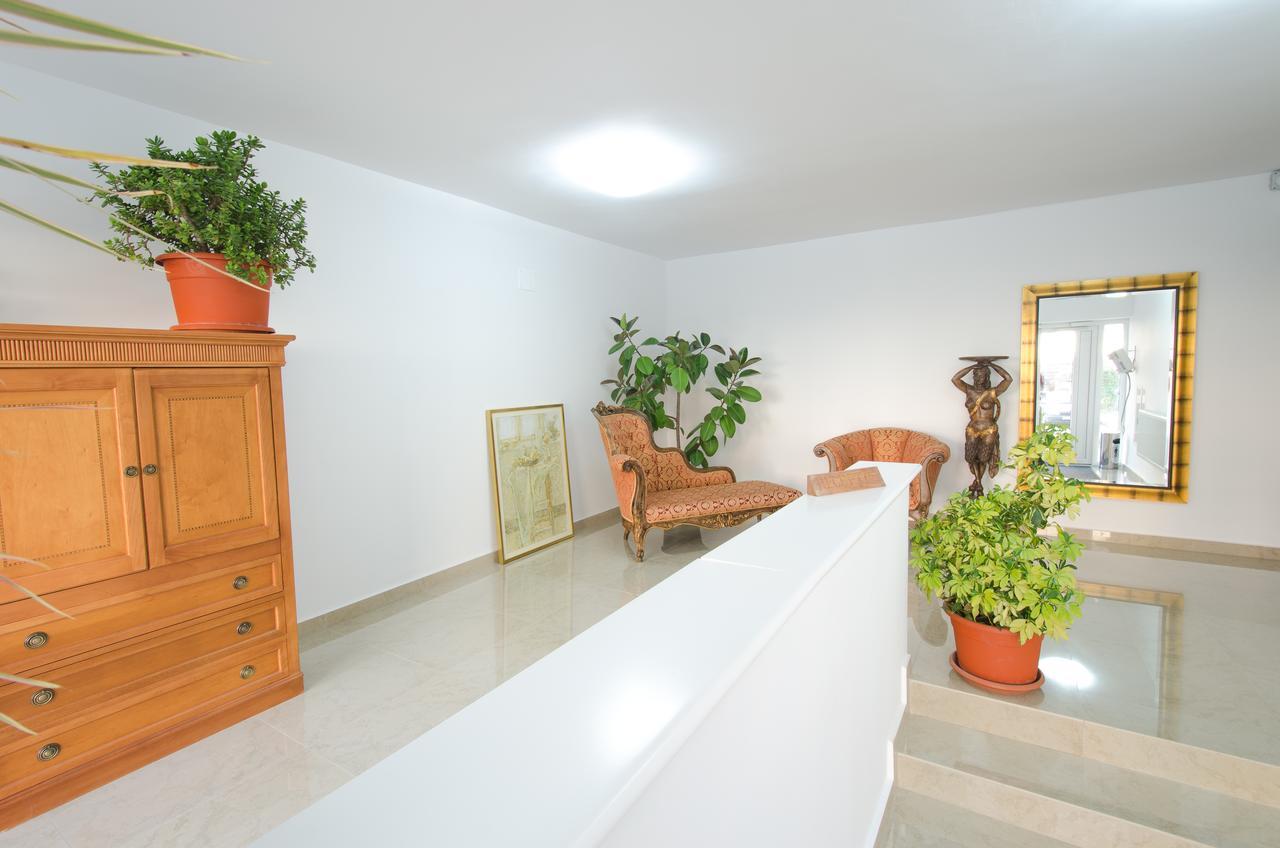 Hotel Eka Sebeş Екстериор снимка
