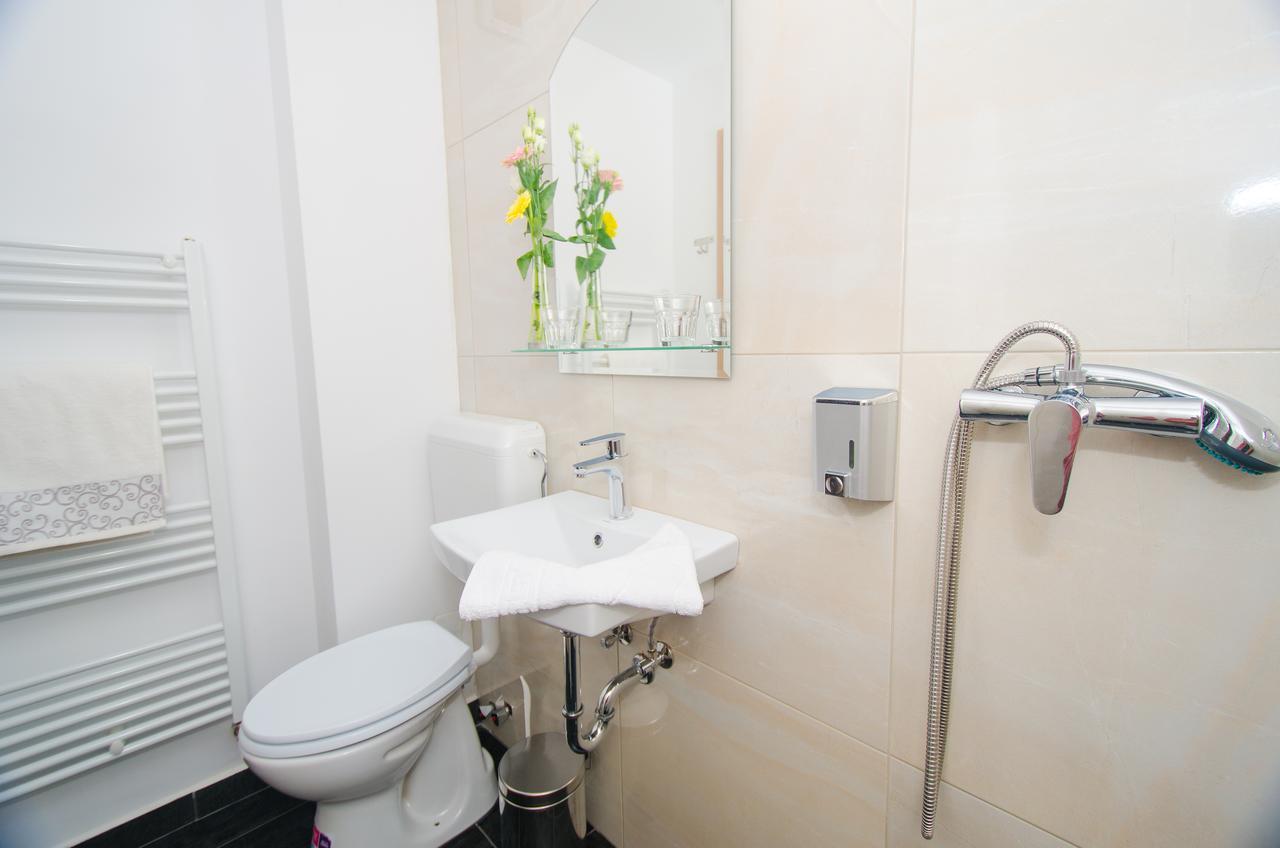 Hotel Eka Sebeş Екстериор снимка