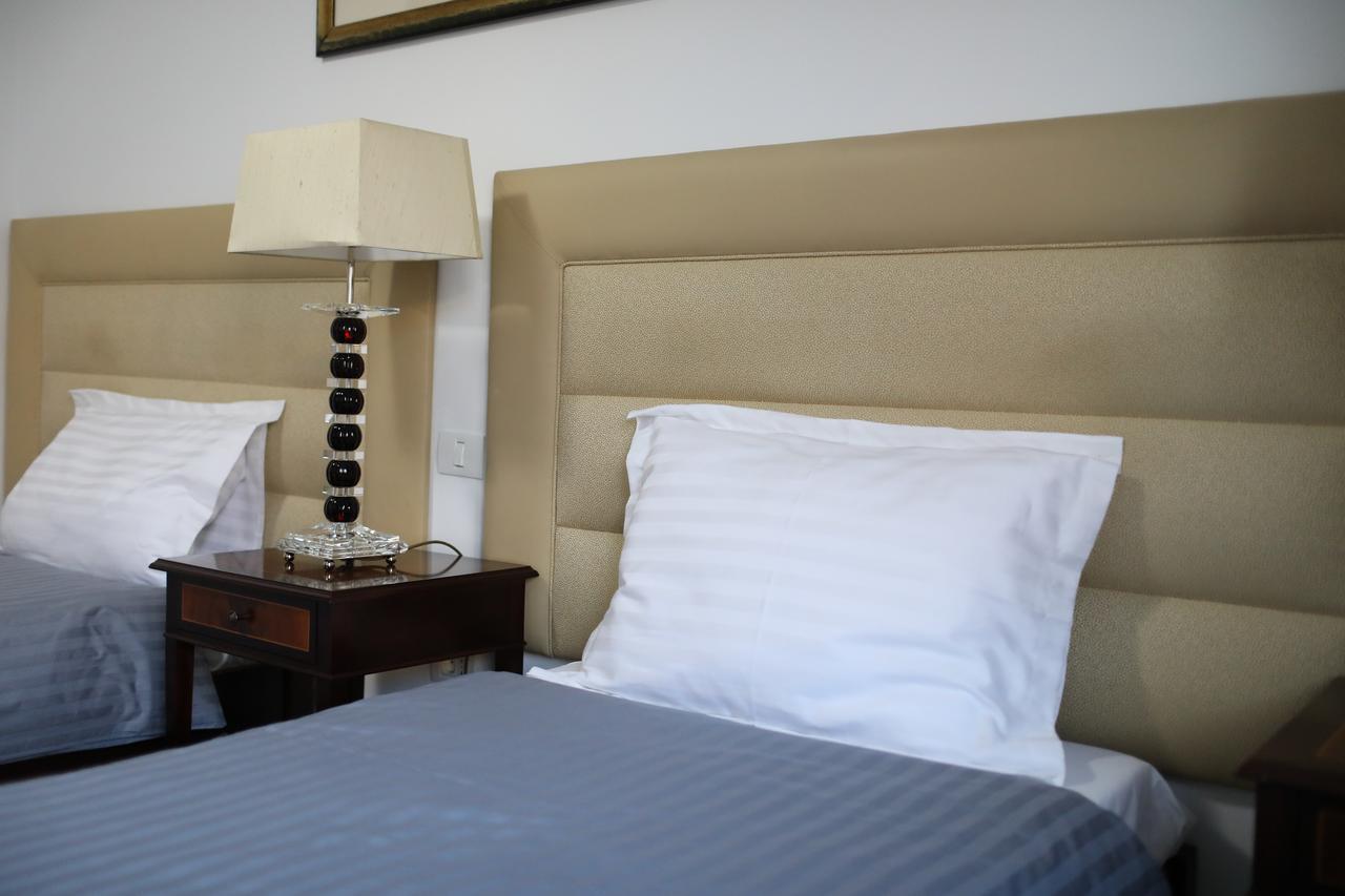 Hotel Eka Sebeş Екстериор снимка