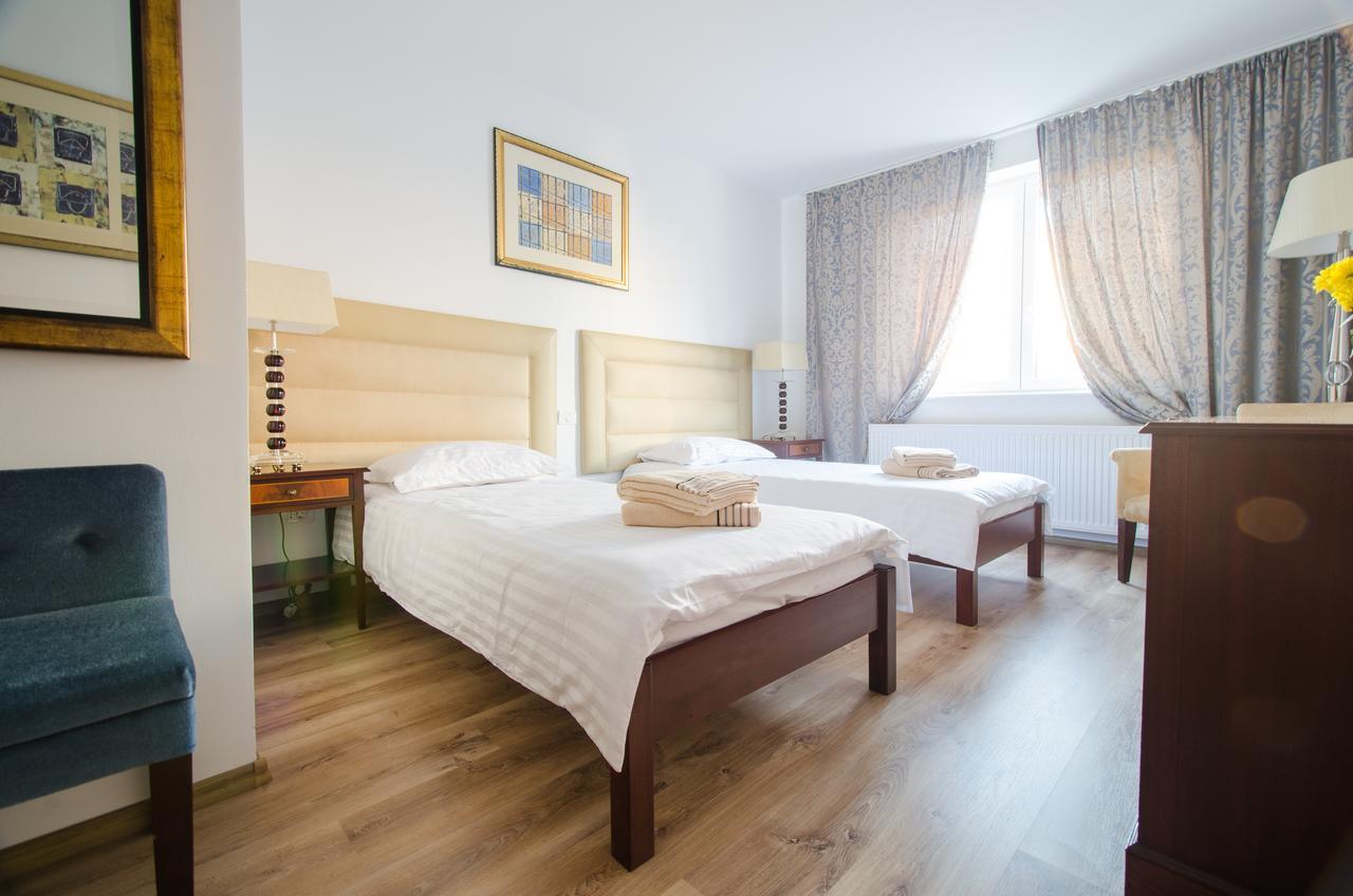 Hotel Eka Sebeş Екстериор снимка