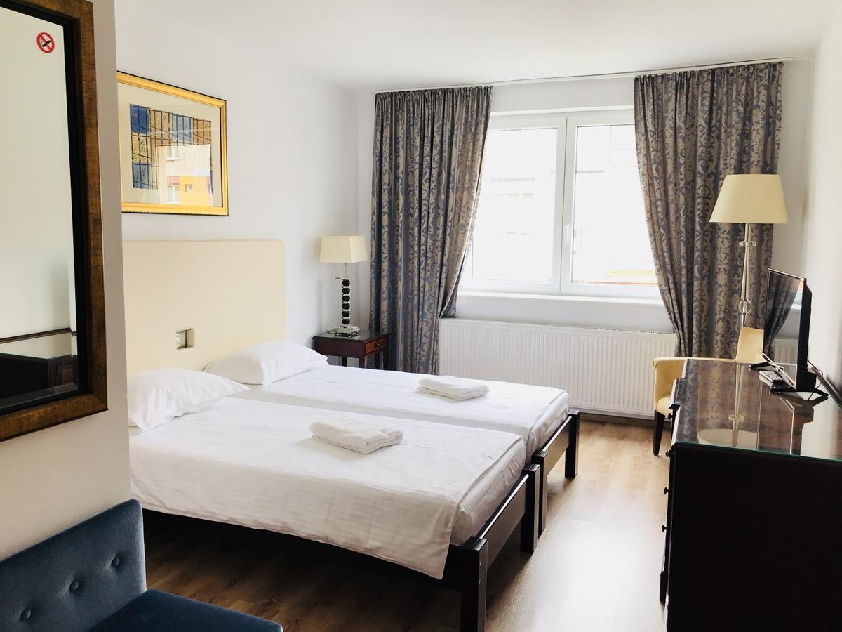 Hotel Eka Sebeş Екстериор снимка
