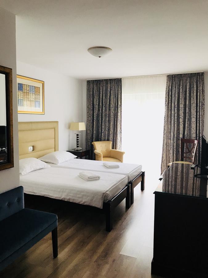 Hotel Eka Sebeş Екстериор снимка