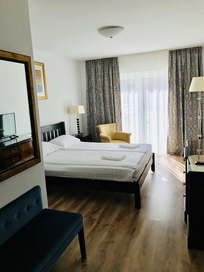 Hotel Eka Sebeş Екстериор снимка